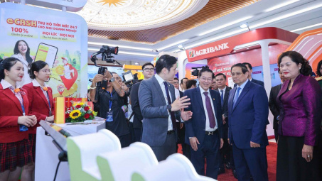 Thủ tướng yêu cầu bứt phá: Ngân hàng số hóa để gần dân, sát thị trường