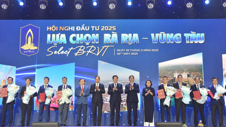 Bà Rịa - Vũng Tàu trao chứng nhận đầu tư và mở rộng dự án cho 53 doanh nghiệp