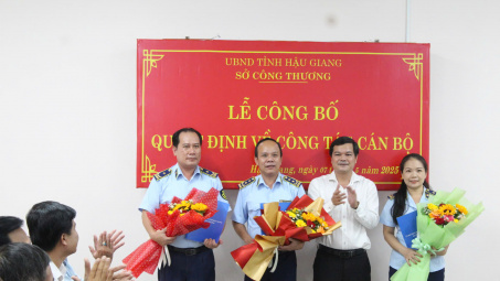 Công bố Quyết định về công tác cán bộ của Chi cục QLTT tỉnh Hậu Giang