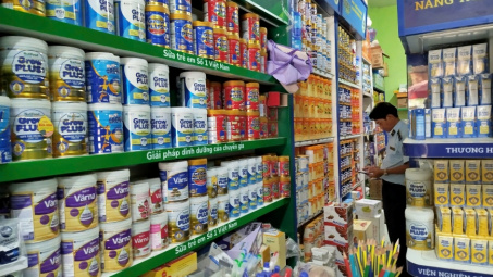 Kon Tum: Tăng cường quản lý kinh doanh thực phẩm tại khu vực biên giới