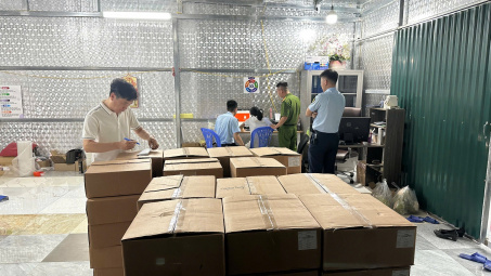 Hà Nội: Phát hiện hàng nghìn lọ mỹ phẩm nhập lậu tại cơ sở kinh doanh trá hình trong trường mầm non cũ