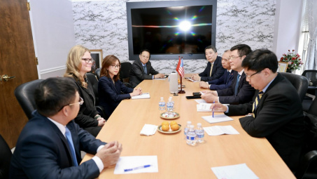 Việt Nam coi các tập đoàn Nike, Walmart là đối tác chiến lược quan trọng