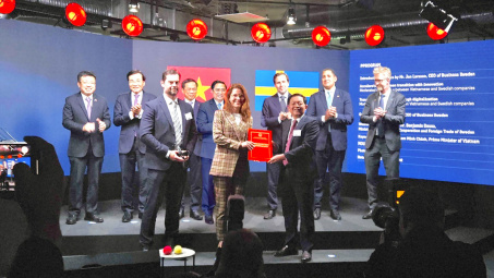 Bình Định trao giấy chứng nhận đăng ký đầu tư cho dự án FDI 1 tỷ USD