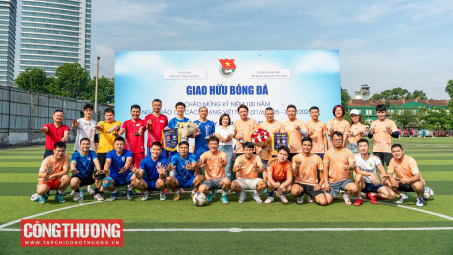 Giao hữu bóng đá Tạp chí Công Thương và Tập đoàn Điện lực Việt Nam: Trận đấu của những pha bóng đẹp