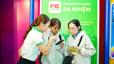 FE CREDIT mang ứng dụng tài chính đa nhiệm đến Ngày không tiền mặt 2025