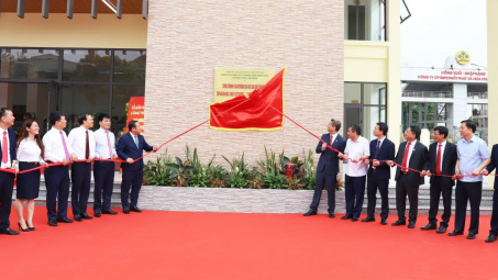 Supe Lâm Thao: Gắn biển công trình “Trung tâm bán hàng và giới thiệu sản phẩm”