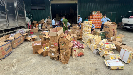 Cao Bằng: Triệt phá kho hàng thực phẩm và giấy vệ sinh nhập lậu