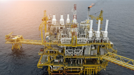 Giá xăng dầu hôm nay 3/6: Lo ngại về nguồn cung từ Nga, Iran và Canada hỗ trợ giá