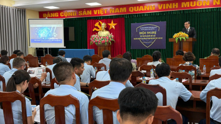 QLTT Bình Định tổ chức hội nghị trao đổi nghiệp vụ và hướng dẫn phân biệt hàng thật, hàng giả năm 2025