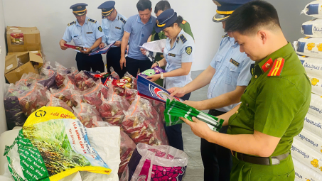 Phát hiện hộ kinh doanh đang đóng gói dán nhãn giả gạo nếp Lào tại Nghệ An