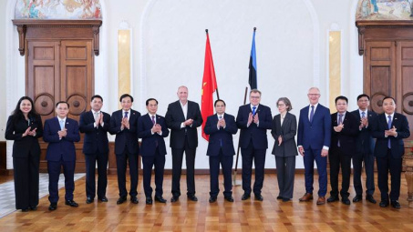 Thứ trưởng Nguyễn Hoàng Long tháp tùng Thủ tướng Phạm Minh Chính trong các hoạt động thăm chính thức Estonia