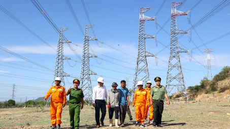 Truyền tải điện: Những chiến binh lặng thầm giữ nguồn sáng