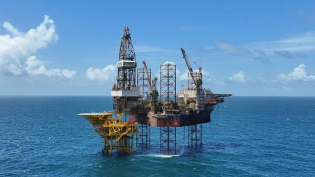 Mỏ Kình Ngư Trắng - Kình Ngư Trắng Nam đón dòng dầu thương mại đầu tiên