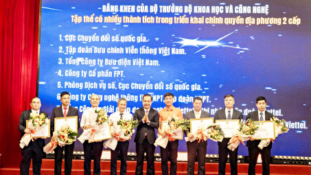 Tập đoàn FPT nhận Bằng khen của Bộ Khoa học và Công nghệ - Thần tốc chuyển đổi các hệ thống quan trọng