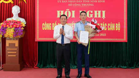 Công bố quyết định về nhân sự sau sáp nhập tại Chi cục QLTT tỉnh Ninh Bình