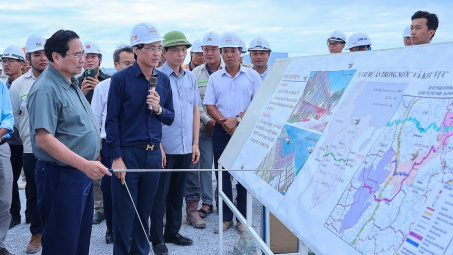 Thủ tướng Chính phủ kiểm tra các dự án cao tốc, sân bay, cảng biển tại Quảng Trị
