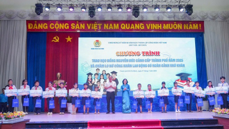 Casumina đồng hành cùng chương trình trao học bổng Nguyễn Đức Cảnh 2025 và chăm lo nữ công nhân lao động khó khăn