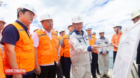 Thứ trưởng Nguyễn Hoàng Long kiểm tra thực địa tại Trung tâm Điện lực Quảng Trạch