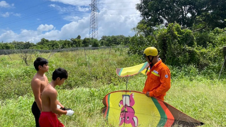 Truyền tải điện 3: Ngăn chặn kịp thời hành vi thả diều nguy hiểm gần hành lang lưới điện cao áp