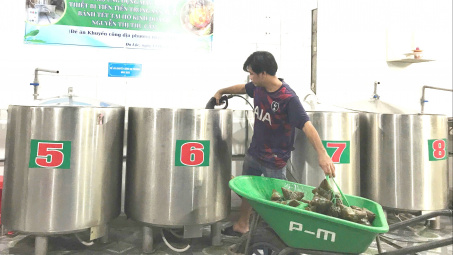 Khuyến công tiếp sức làng nghề: Bánh tét Trà Vinh vươn tầm