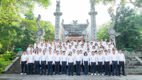 Vinachem tổ chức lễ dâng hương tại Đền Hùng chào mừng Đại hội Đảng bộ nhiệm kỳ 2025-2030