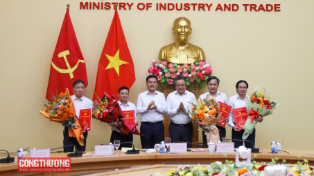 Đảng bộ Bộ Công Thương tiếp nhận 4 tổ chức Đảng từ Đảng bộ UBND Thành phố Hà Nội