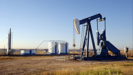 Giá xăng dầu hôm nay 8/7: Nhu cầu mạnh lấn át mức tăng sản lượng của OPEC+