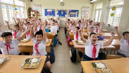 Chính thức hỗ trợ bữa ăn bán trú cho học sinh tiểu học ở Hà Nội từ năm nay