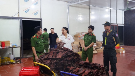 Phú Thọ: Khởi tố đối tượng sản xuất thịt trâu gác bếp giả