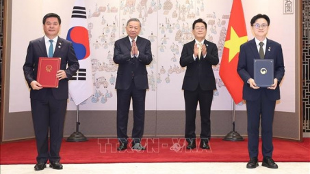 Việt Nam - Hàn Quốc trao các văn kiện hợp tác trong nhiều lĩnh vực