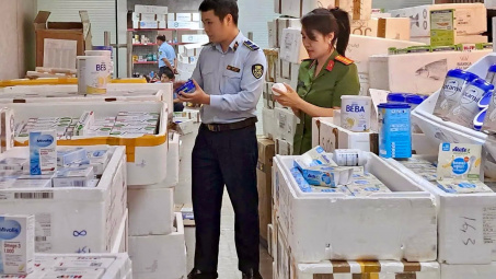 Chính phủ yêu cầu Bộ Công Thương phối hợp tiếp tục đấu tranh chống buôn lậu, hàng giả mặt hàng sữa, thuốc, thực phẩm