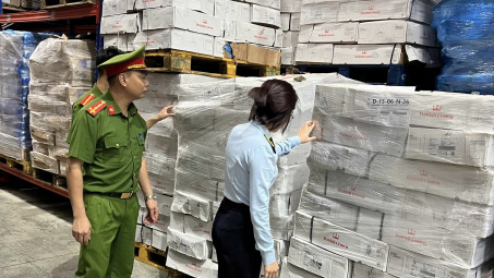 Hà Nội: Tạm giữ hơn 15 tấn xương lưng lợn đông lạnh hết hạn sử dụng