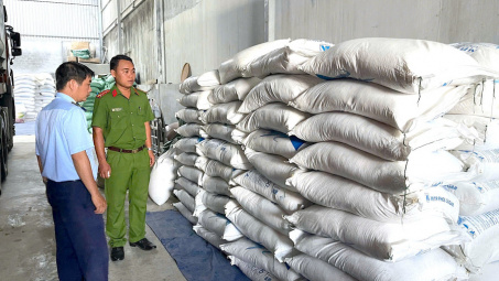 Gia Lai: Phát hiện 1 ô tô vận chuyển 5 tấn hàng hóa nhập lậu