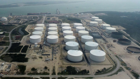 Giá xăng dầu hôm nay 14/8: Dự trữ dầu thô của Mỹ bất ngờ tăng gây áp lực lên giá