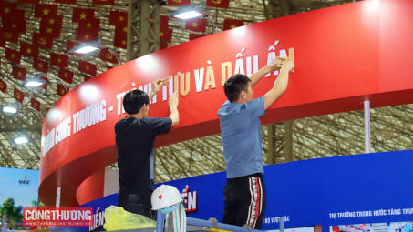 Gấp rút hoàn thiện gian triển lãm thành tựu Ngành Công Thương