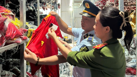 Hà Nội: Quyết liệt đấu tranh chống buôn lậu, gian lận thương mại