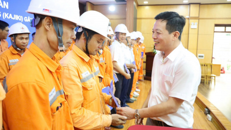 PC Hưng Yên tăng cường hỗ trợ khắc phục sự cố lưới điện tại Nghệ An do bão số 5 (Kajiki) gây ra