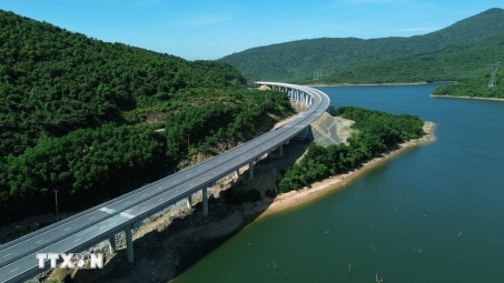 Thông xe toàn tuyến cao tốc Vũng Áng - Bùng