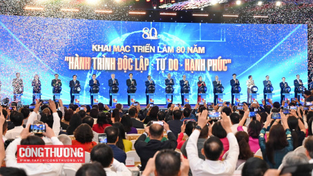 Thủ tướng: Triển lãm tôn vinh chặng đường lịch sử vẻ vang, khẳng định tiềm lực và vị thế Việt Nam