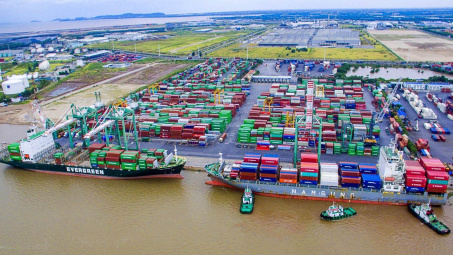 Loạt cảng kinh doanh thuận lợi, Container Việt Nam (VSC) báo lãi nửa đầu năm tăng 54%