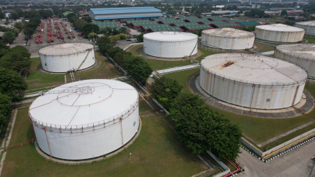 Giá xăng dầu hôm nay 30/8: Dự báo nguồn cung tăng, nhu cầu giảm