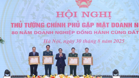 EVN được tặng thưởng Huân chương Lao động hạng Nhì