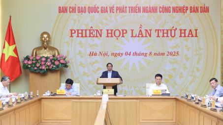 Thủ tướng: Phát triển công nghiệp bán dẫn phải "nghĩ sâu, làm lớn, nhìn xa, trông rộng"