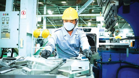 Sản xuất công nghiệp tăng trưởng ở cả 34 địa phương, ngành chế biến, chế tạo tiếp tục chinh phục hai con số