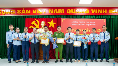 Gia Lai: Khen thưởng đột xuất trong công tác chống buôn lậu, gian lận thương mại và hàng giả