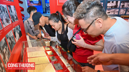 Triển lãm thành tựu ngành Công Thương thu hút khách tham quan