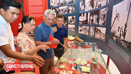 Xem tem phiếu, quạt con cóc, sổ gạo tại triển lãm quốc gia, nhớ về một giai đoạn đặc biệt của đất nước