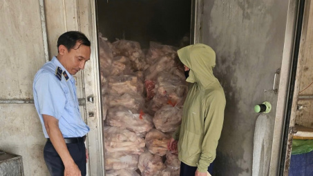 Xử phạt cơ sở kinh doanh thực phẩm không rõ nguồn gốc tại xã Vĩnh Thanh