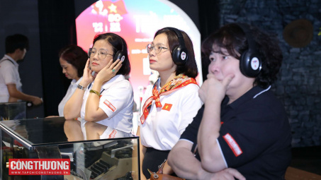 "Chạm" vào lịch sử bằng cả trái tim