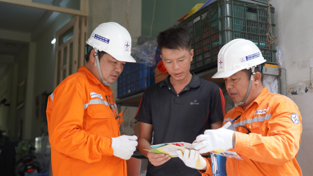 Điện lực TP.HCM hướng dẫn sử dụng điện an toàn khi sạc xe điện